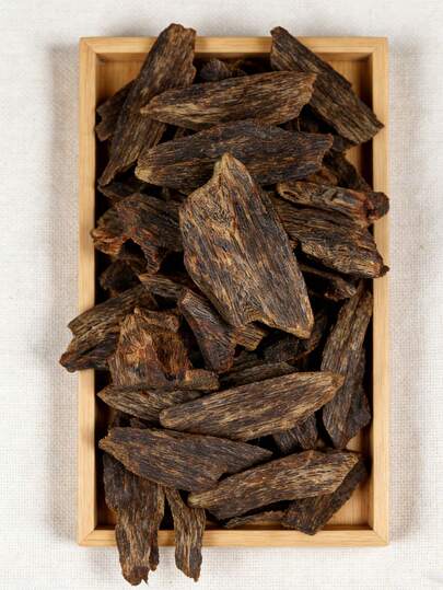 5g, Grad 4A Adlerholz, Premium Naturadlerholz, ohne Zusätze, reich an ätherischen Ölen, intensiver Duft, hochwertige Qualität Adlerholz, kann mit elektronischen Diffusoren verwendet oder verbrannt werden, geeignet für Raumluftauffrischung, Schlafhilfe, Entspannung, Konzentration, Yoga und Gesundheitserhaltung.