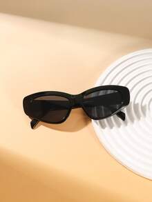 1 PC Women's Retro Cat Eye Fashion Glasses Classic Black And White Polycarbonate Frame Lightweight For Daily Commute With Glasses Box - Multicolor - View 4