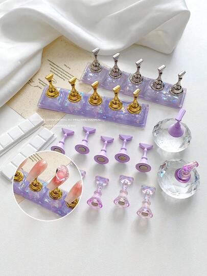 亚克力极光冰透明紫色棋盘格纹长钻美甲练习支架套装，韩式激光极光炫彩棋盘格纹美甲贴片练习支架，小方型指甲板支架底座，金属美甲练习展示架，美甲配件展示摄影道具