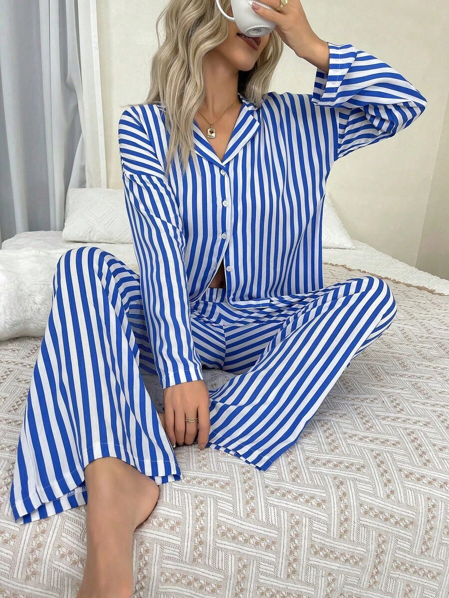 Nina Bonheur Bộ đồ ngủ nữ 2 món gồm áo khoác cardigan dài tay kẻ sọc dáng rộng cài cúc và quần cạp chun, đồ mặc nhà dễ thương.