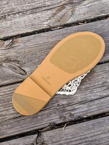 Nowe sandały damskie z oddychającej siateczki, lekkie, oddychające płaskie buty damskie z siateczki, wsuwane, wygodne, codzienne buty, białe sandały wsuwane z okrągłym noskiem i paskiem na kostce - Biały - Zobacz 7