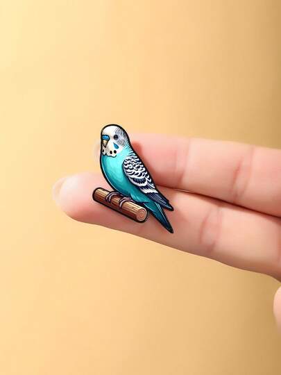 1枚逼真蓝色虎皮鹦鹉珐琅胸针 - 栩栩如生的虎皮鹦鹉，羽毛纹理细腻，栖息在木枝上，适合鸟类爱好者和宠物主人佩戴，日常佩戴或作为礼物，是充满活力的鸟类主题时尚配饰。