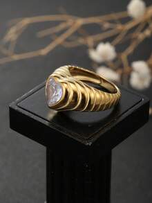 1 chiếc nhẫn hình trái tim lãng mạn bằng thép không gỉ mạ vàng 18K, đính đá Cubic Zirconia, thời trang, đa năng và sang trọng, phù hợp cho phụ nữ đeo hàng ngày, dự tiệc, làm quà tặng cho mẹ, vợ, bạn gái, các dịp lễ. - Nhẫn sọc hình trái tim cổ điển châu Âu và Mỹ - Xem 3