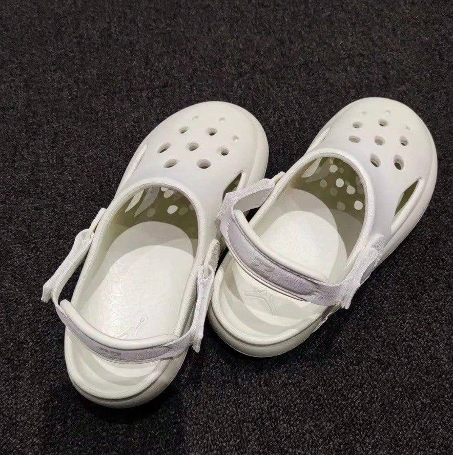 Nike Unisex Hollow Breathable Closed Toe Sandals - Beige - View 1