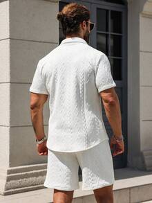 Two-Piece Set Consisting Of A Men's Short-Sleeved Shirt And Shorts, Featuring An Elegant Jacquard Pattern. This Men's Shirt And Trousers Set Is Perfect For Spring And Summer, Casual Holidays, And Makes An Ideal Gift For Family And Friends. - 白色 - 查看 2