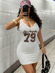 女士Y2K性感条纹“79”数码印花无袖吊带连衣裙，时尚百搭，适合夏季街头休闲风格。 - 彩色 - 查看 3