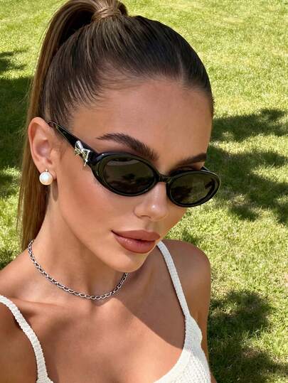 一副男女通用新款椭圆形小框时尚眼镜，优雅蝴蝶装饰，时尚欧美风格