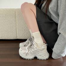 女士银色厚底运动鞋，厚底透气网面跑步鞋，2026春秋季休闲运动鞋 - 白色 - 查看 4