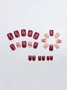 24片短方形美甲贴纸，适合春夏佩戴。采用酒红色波点、蝴蝶结和图案设计。这款短款美甲套装包含假指甲、亮面指甲油、美甲装饰品、美甲配件、美甲贴纸和亚克力美甲贴纸。是女士聚会、约会、派对、情人节礼物以及各种场合的完美之选，为您的魅力增添光彩！ - 酒紅色 - 查看 3