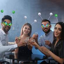 两副外星人头箍和眼镜，外星人彩虹镜片时尚眼镜，带天线的头箍，外星人眼镜及其他配件，塑料拍照道具，非常适合化妆舞会、酒吧、庆祝活动和新奇活动，男女皆宜。 - 彩色 - 查看 5