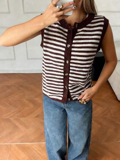 Bluză elegantă tricotată cu dungi în culori contrastante, fără mâneci, cu design cu nasturi, de vară