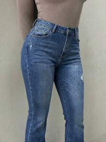 女士休闲长款喇叭牛仔裤，带纽扣口袋和拉链细节，中等弹力面料 - 藍色 - 查看 4