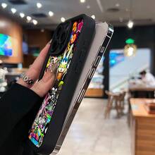 Personajes coloridos sobre fondo de grafiti. Esta elegante funda es compatible con Samsung, Apple, VIVO, OPPO, , Transsion, ,  y Honor. Fabricada en silicona TPU, ofrece protección contra golpes y caídas, además de una sensación superior. Es un regalo ideal para familiares, amigos y seres queridos, y la opción perfecta para San Valentín y Año Nuevo. - Negro - Ver 6