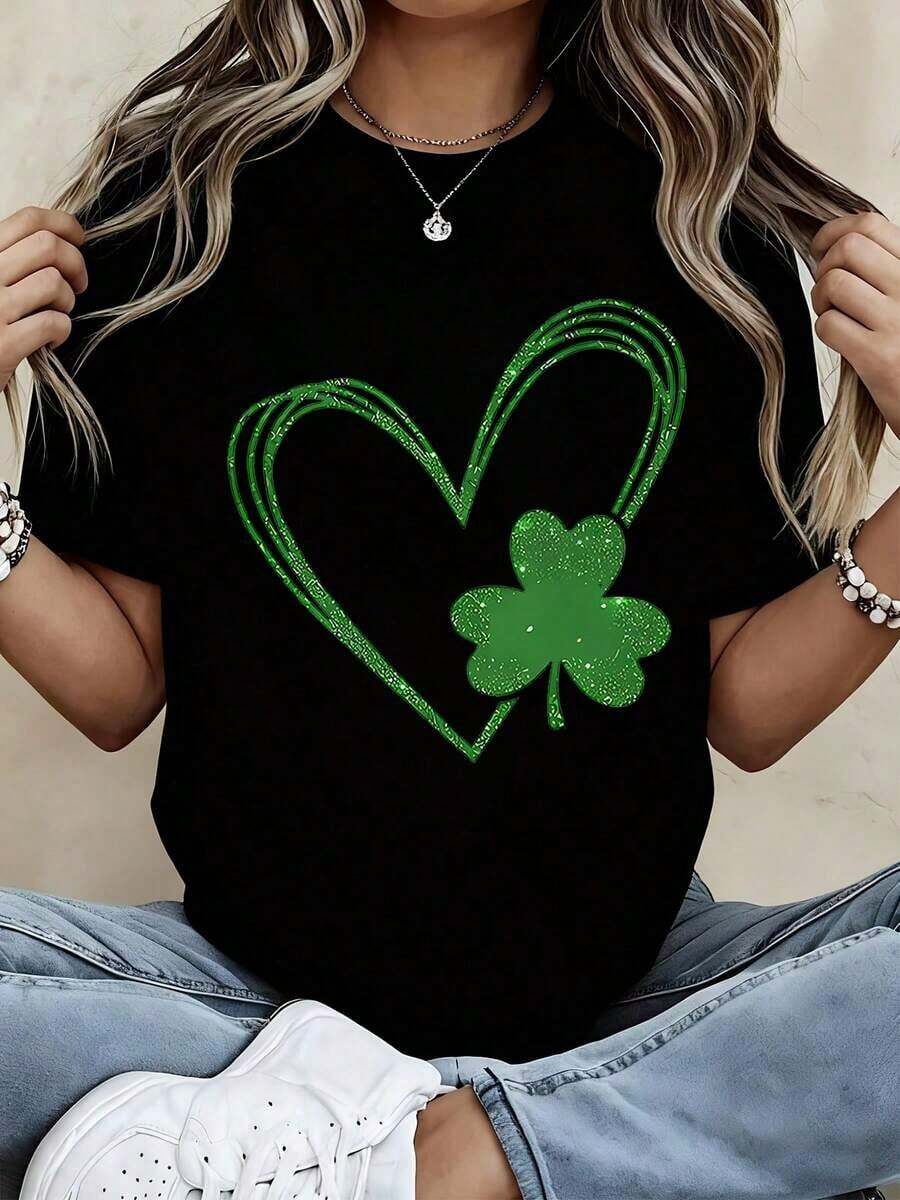 St Patrick's Day Green Heart And Clover T-Shirt Women's Festive Shamrock Design White Crewneck Top For St Patrick's Day Celebration - 黑色 - 查看 1