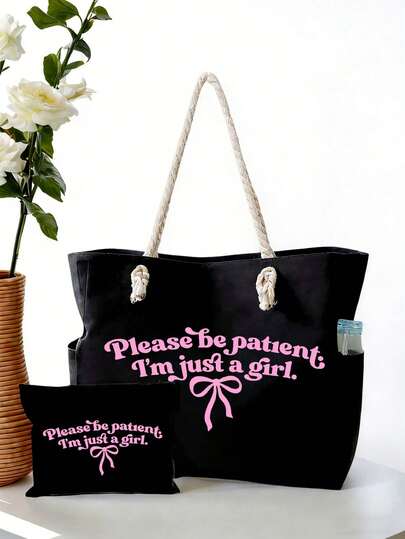 Bộ túi xách "Xin hãy kiên nhẫn, tôi chỉ là một cô gái" - Gồm một túi đeo vai dung tích lớn có ngăn bên hông và một túi nhỏ đi kèm, túi tote, có thể dùng làm túi xách du lịch, túi đựng đồ khi đi nghỉ mát.