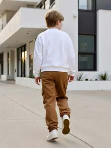 男童春秋季圆领卫衣和休闲口袋裤套装，白色纯色上衣带袖，运动裤，适合青少年男童的时尚服装。 - 咖啡棕 - 查看 3