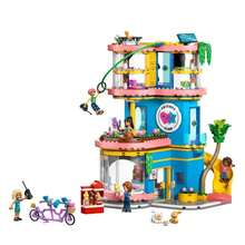 LEGO New Lakeside Friends Club 42689 - 42689 - View 3