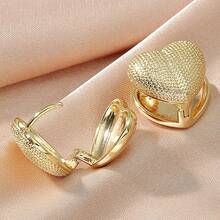 1对朋克金属心形耳环，百搭休闲女款耳环 - 金色 - 查看 2