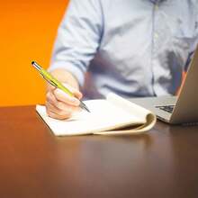 MITEGELO 10 en 1 Pluma Multifuncional, Bolígrafo Táctico con Embrague, Destornillador/Nivel/Regalo en Caja, Ideal para Hombres (Amarillo) - Rojo - Ver 6