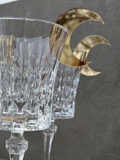 5pcs/10pcs Set Crescent Shaped Shiny Cup Clips, Gold Crescent Napkin Rings, Gold Reflective Drink Markers, Modern Party Tabletop Decor, Shiny Gold Banquet Table Decorations, Unique Crescent Details, Elegant Sparkling Cup Clips, Non-Slip Design, Reusable, Decorative Beverage Accessories, Fashionable Tabletop Accents, Suitable For Ramadan Eid, Eid, Parties, Weddings, Birthdays, Family Gatherings, Holidays