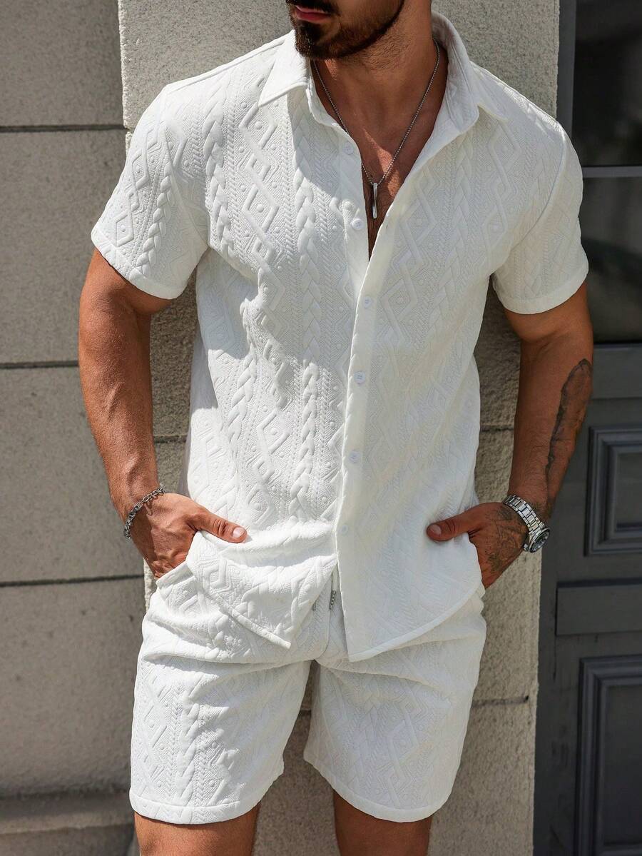 Two-Piece Set Consisting Of A Men's Short-Sleeved Shirt And Shorts, Featuring An Elegant Jacquard Pattern. This Men's Shirt And Trousers Set Is Perfect For Spring And Summer, Casual Holidays, And Makes An Ideal Gift For Family And Friends. - 白色 - 查看 1