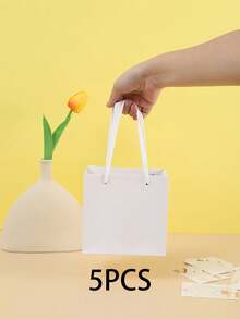 1个/5个/10个白色5.5*5.5英寸带提手纸质礼品袋，简约纯色方形派对礼品袋，适用于购物、单身派对、婚礼、新娘送礼会、派对装饰、生日、伴娘邀请礼物等。 - 白色 - 查看 6