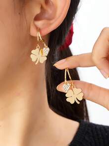 1 Pair Elegant Four-Leaf Clover & Heart Shaped Earrings, Suitable For Daily, Casual, Wedding, St. Patrick's Day, With High-End Metal Finish - Gold - View 2