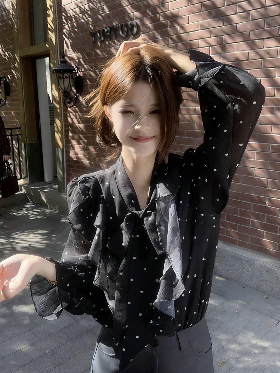 荷叶边波点长袖雪纺衬衫，宽松蝴蝶结系带夏季女式度假上衣 - 黑色 - 查看 1