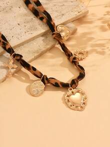 1件复古豹纹绳项链，搭配心形、十字架、太阳吊坠等时尚元素，适合日常佩戴、音乐节、派对和拍照等场合。 - 彩色 - 查看 3