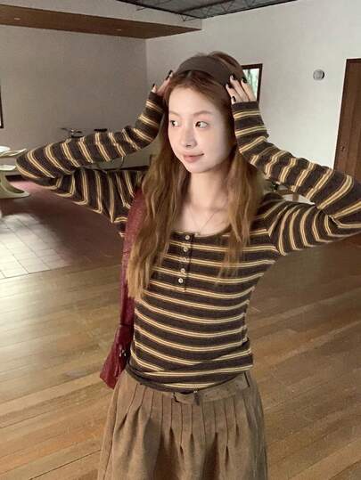 条纹纽扣撞色条纹U领长袖T恤，修身休闲女式上衣（条纹图案随机）春季