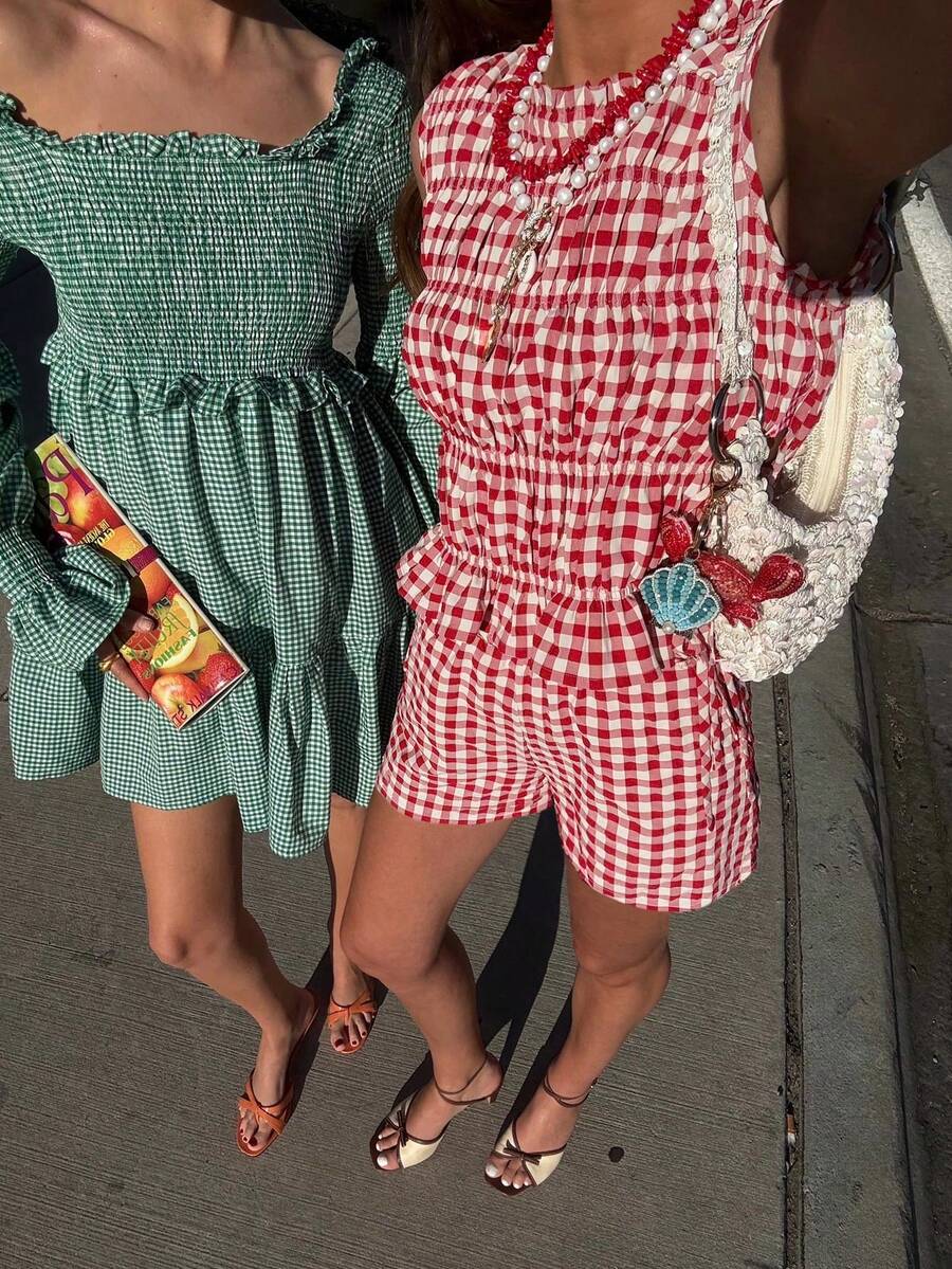 Bộ đồ 2 mảnh kiểu dáng nghỉ dưỡng Doriss gồm áo cổ tròn xếp ly, họa tiết kẻ caro, thích hợp cho các lễ hội, mùa cưới, ngày Valentine, trang phục công sở thường ngày, trang phục năm mới, trang phục mùa xuân, mùa hè và các kỳ nghỉ dành cho nữ. - Đỏ và trắng - Xem 1