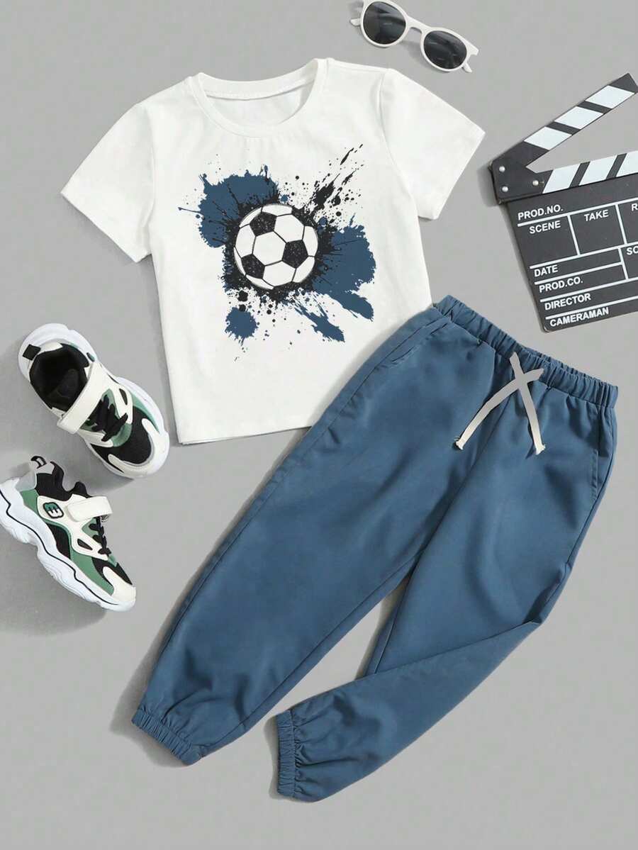 Set de 2 piezas de camiseta y pantalones casuales de verano con estampado de fútbol para niños - Azul - Ver 1