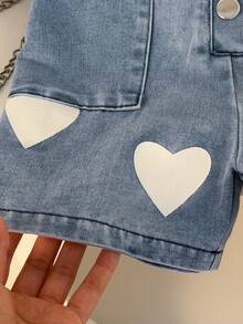 一件装女童时尚街头风蓝色翻领无袖连体裤，饰有白色爱心印花，适合夏季街头、学校和休闲穿着。 - 霧霾藍 - 查看 5