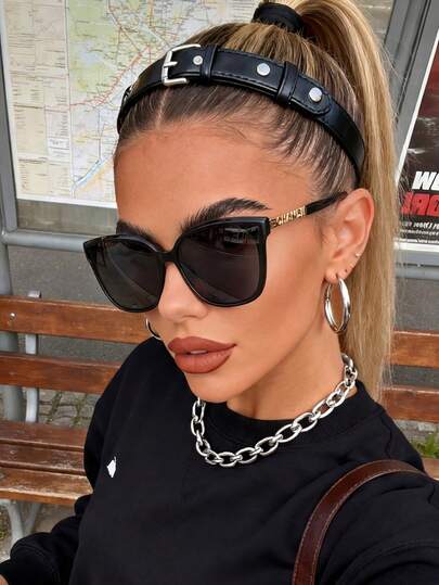 1 Pair Square Retro Fashion Glasses, Decorated With Fashionable Letter On The Temples, Suitable For Street Photography, Runway, Beach, Daily Outfit Accessories, Gift