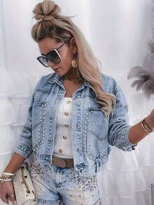 [Hot Girls, Grab This! This Studded Denim Jacket Covers Your Eye-Catching Looks] Who Can Resist A Vintage Denim Jacket Covered In Studs? Light Blue Wash Delivers Fresh Street Vibes, While Vintage Brown Leans Into Retro Relaxation-Two Colors To Suit Different Styles. The Relaxed Cropped Fit Hides Flaws And Flatters Proportions, With Metal Studs + Frayed Details To Amplify Sweet-Cool Style. Pair With A Bandeau For A Festival Hot Girl Look, Or Wide-Leg Pants To Switch To Commuter Cool. Whether It's Market Runs With Friends Or Night Clubbing, It's A Plus For American-Style Outfits. No Need To Overthink Styling-This Highlighted Jacket Lets You Stand Out Effortlessly! - 藍色 - 查看 5