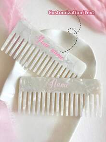 1 szt. Spersonalizowany elegancki grzebień akrylowy w stylu retro z perłowym wzorem imienia – wyjątkowa ozdoba do włosów dla kobiet, idealny prezent urodzinowy, dla druhny, panny młodej, matki, wielofunkcyjny dekoracyjny grzebień z monogramem, styl vintage, nowoczesny, kolorowy, swobodny, podstawowy, miękki, wyjątkowy, spersonalizowany, idealny prezent dla dziewczyny, jej, chłopaka, przyjaciela, jesienny modny dodatek do urody - Wielokolorowe - Zobacz 1