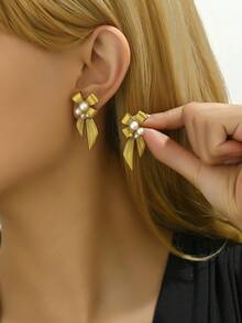 一对优雅的丝带蝴蝶结仿珍珠耳环，适合婚礼、派对、日常佩戴。 - 金色 - 查看 3