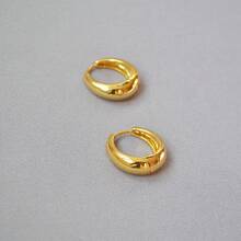 Pendientes de Alta Gama para Mujeres de Estilo Minimalista Metálico Europeo y Americano, Simples, Curvados, Lisos, de Latón Chapado en Oro, a la Moda y Gruesos - Plateado - Ver 10