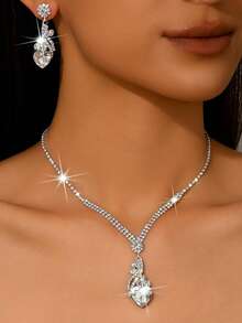 1 Set Of Stylish And Unique Heart-Shaped Necklace And Earring Set, Featuring Elegant And Glamorous Silver Pendant Studs With Diamond Accents. This Pendant Necklace And Jewelry Set Is Perfect For Women To Wear To Parties, Holidays, Dates, Anniversaries, Valentine's Day Gifts, Anniversary Gifts, Jewelry Gifts, And Everyday Gifts. - 銀色 - 查看 1
