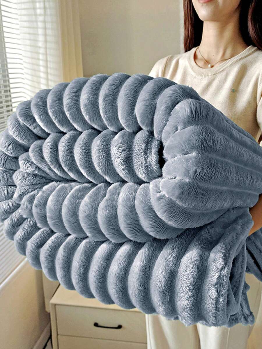 1pc Luxury Reversible Faux Fur Blanket - Soft Striped Flannel, Warm & Cozy, Suitable For Napping, Office, Camping, Sofa - Multipurpose Polyester Bedspread - 霧霾藍 - 查看 1