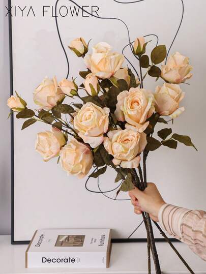 1/3束仿真火焰三头玫瑰花束，70厘米/27.55英寸，花朵栩栩如生，有白色和玫瑰红两种颜色可选。适用于婚礼季、毕业季、礼品、烛光晚餐装饰、餐桌摆饰、宿舍和办公室的塑料花卉摆设、户外派对和活动、节日和生日派对装饰、家居门廊装饰、母亲节摆设、酒店、餐厅、客厅和卧室布置、婚宴布置、厨房和花园装饰以及季节性摆设。