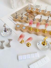 3D立体磁性美甲练习展示架套装:1个底座+10个手指支架,采用木纹弧形矩形设计,适用于美甲DIY、美甲沙龙练习、美甲摄影道具 - 彩色 - 查看 2