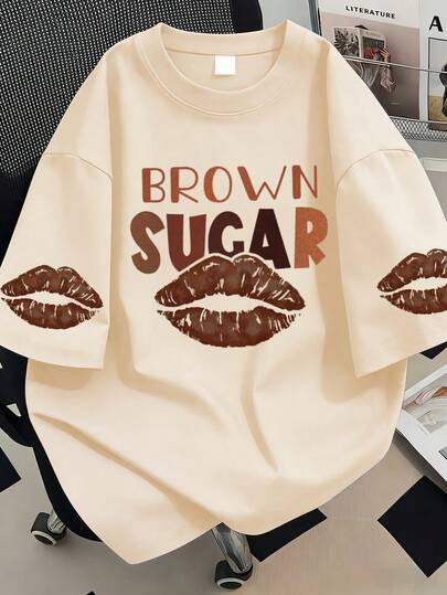 Camiseta gráfica de cuello redondo con estampado de labios y letras para mujer de talla grande, adecuada para vacaciones de verano, regalo de Año Nuevo, regalo del Día de San Valentín, adecuada para uso diario, salidas, festivales, playa, fiestas, cumpleaños, reuniones, escuela, festivales de música, vacaciones, viajes, fitness, bodas, exteriores