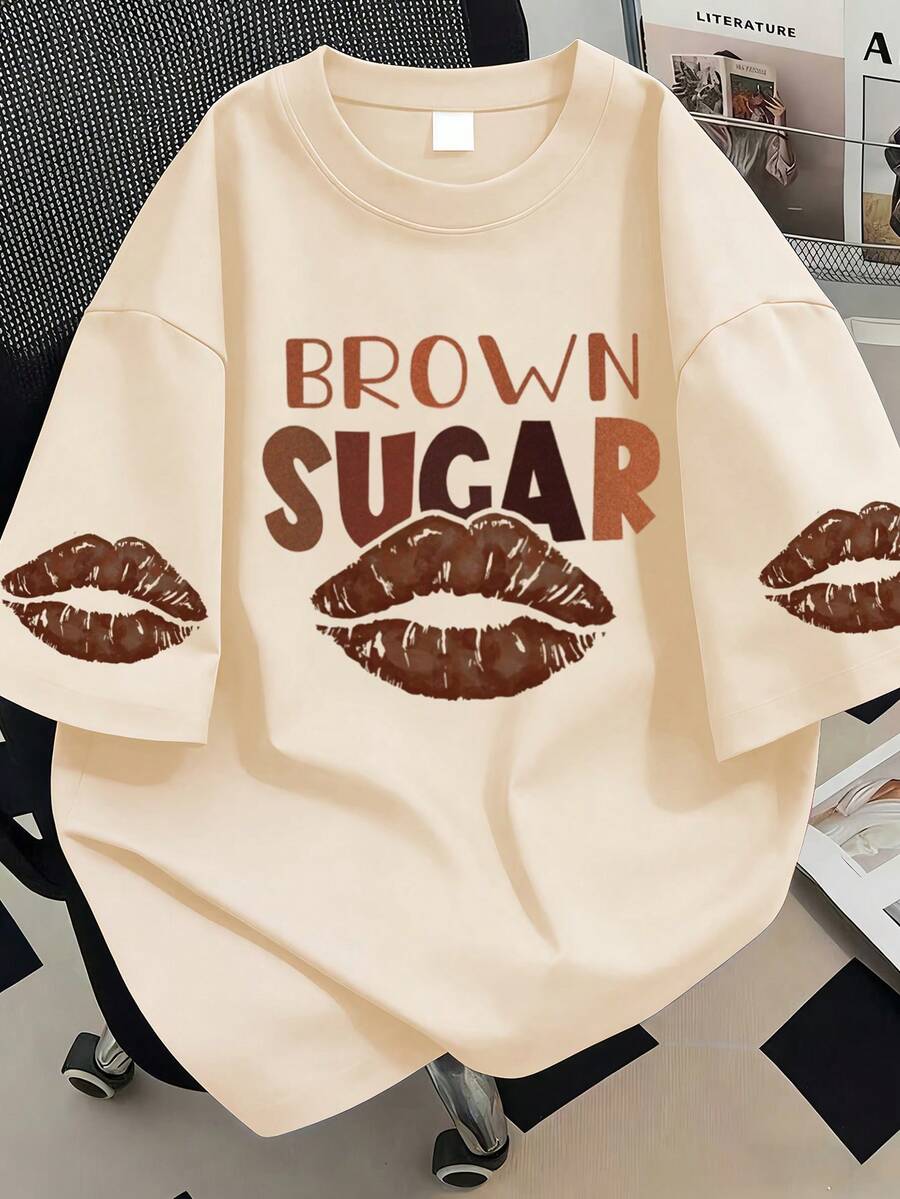 大码女式圆领嘴唇字母印花T恤，适合夏季度假、新年礼物、情人节礼物、日常穿着、外出、节日、海滩、派对、生日、聚会、学校、音乐节、度假、通勤、健身、婚礼、休闲外套等场合。 - 杏色 - 查看 1