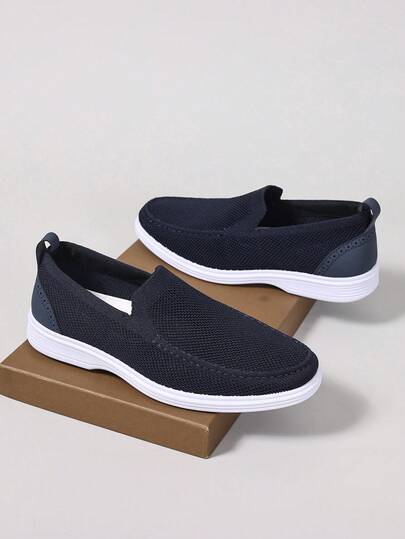 Mocasines casuales nuevos para hombres, diseño deslizante para primavera/otoño, versátiles de moda, cómodos, antideslizantes, duraderos y ligeros, mocasines casuales de unicolor