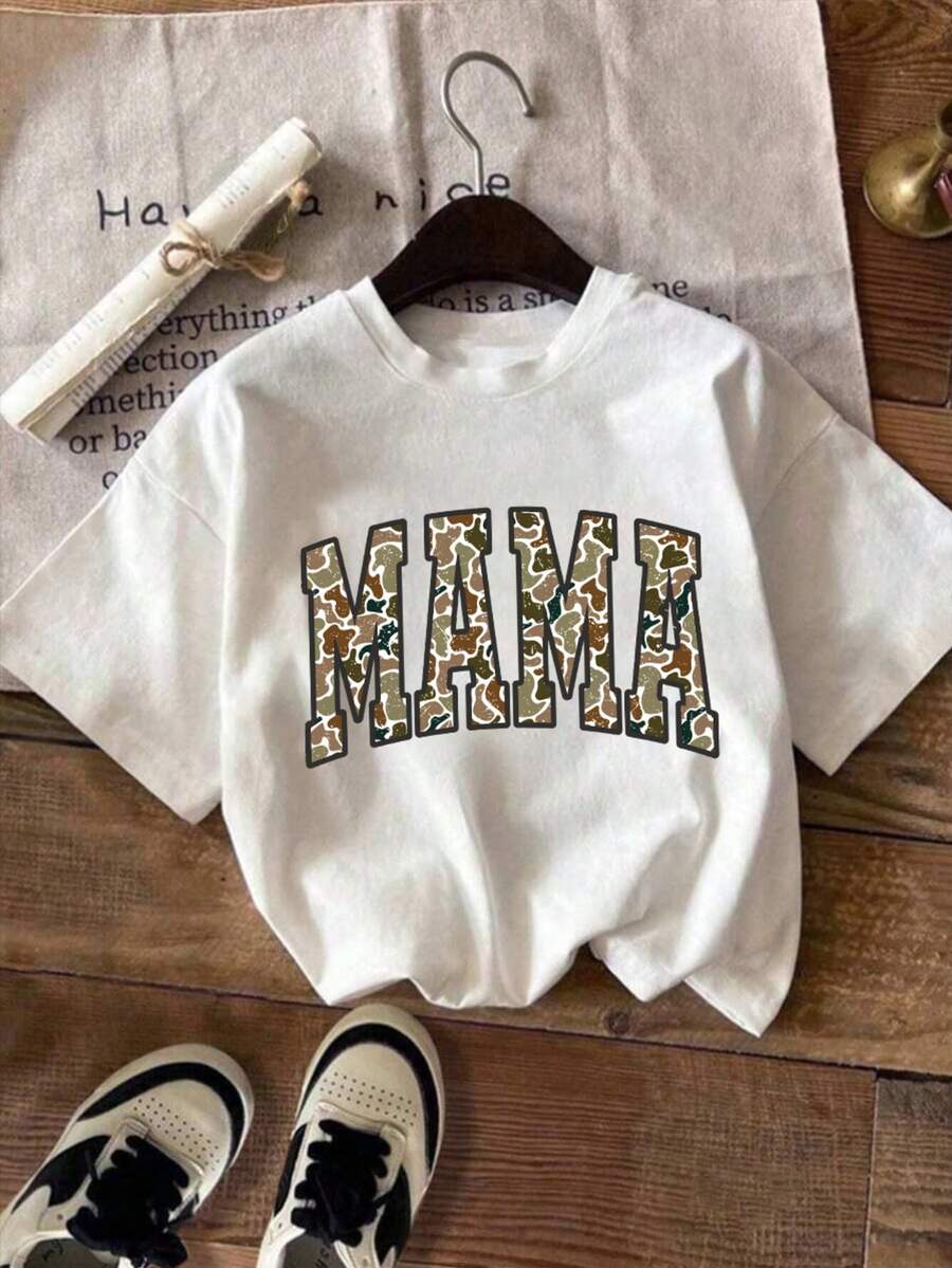 Camiseta feminina casual de verão para o Dia das Mães, com estampa camuflada e gola redonda, manga curta, branca, com a palavra "MAMA" em branco. - Branco - Ver 1