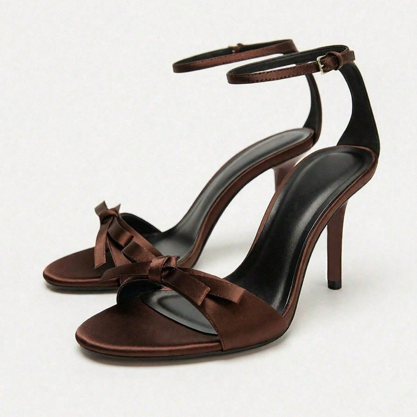 Sandalias de tacón alto con decoración de lazo elegante y de moda para mujer, atuendos de primavera y verano