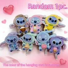 Stitch: Dù mệt mỏi đến đâu, bạn vẫn cần phải ăn một chút gì đó. Bộ sưu tập này bao gồm thú nhồi bông, túi bí ẩn và đồ chơi sưu tầm. Stitch đang cầm một chiếc bánh donut, trà sữa trân châu và kem dứa, với thiết kế rất dễ thương. Sản phẩm phù hợp để trang trí tiệc theo chủ đề và cũng là một món quà tuyệt vời dành cho bạn bè và gia đình. Móc khóa, quà tặng cho bạn bè, túi bí ẩn, với màu sắc và kiểu dáng ngẫu nhiên. Quà tặng ngày Valentine. - Khâu - Xem 2