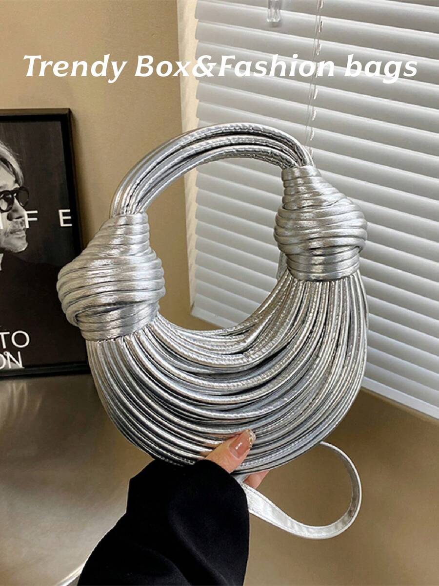 Túi xách nữ cao cấp, thiết kế thủ công, quai mảnh, kiểu dáng độc đáo, quà tặng lý tưởng cho phái nữ.