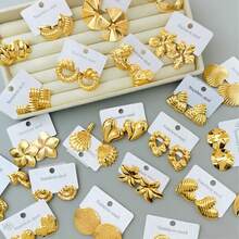 24 件装 - （随机）金色耳环，不锈钢材质，优雅款式，防过敏不锈钢耳环套装，送给女性朋友的最佳耳环礼物。（随机） - 彩色 - 查看 4